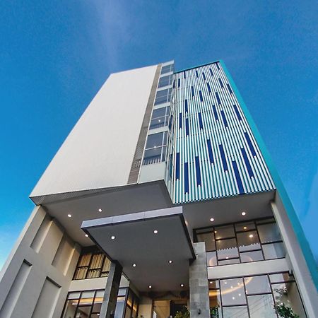Genio Hotel Manado Esterno foto
