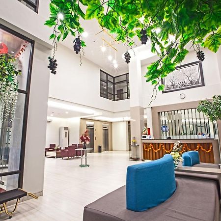 Genio Hotel Manado Esterno foto