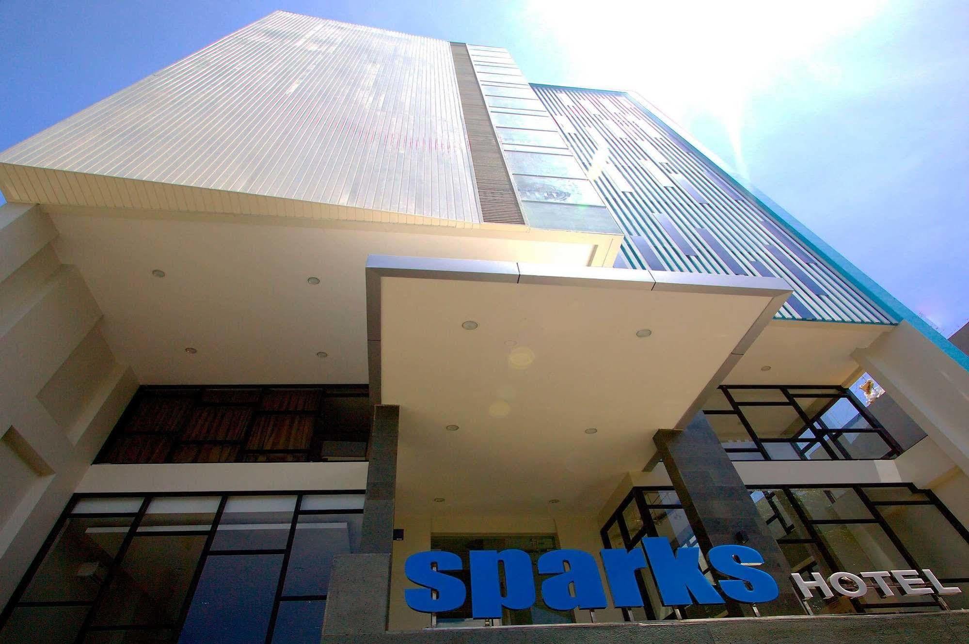 Genio Hotel Manado Esterno foto