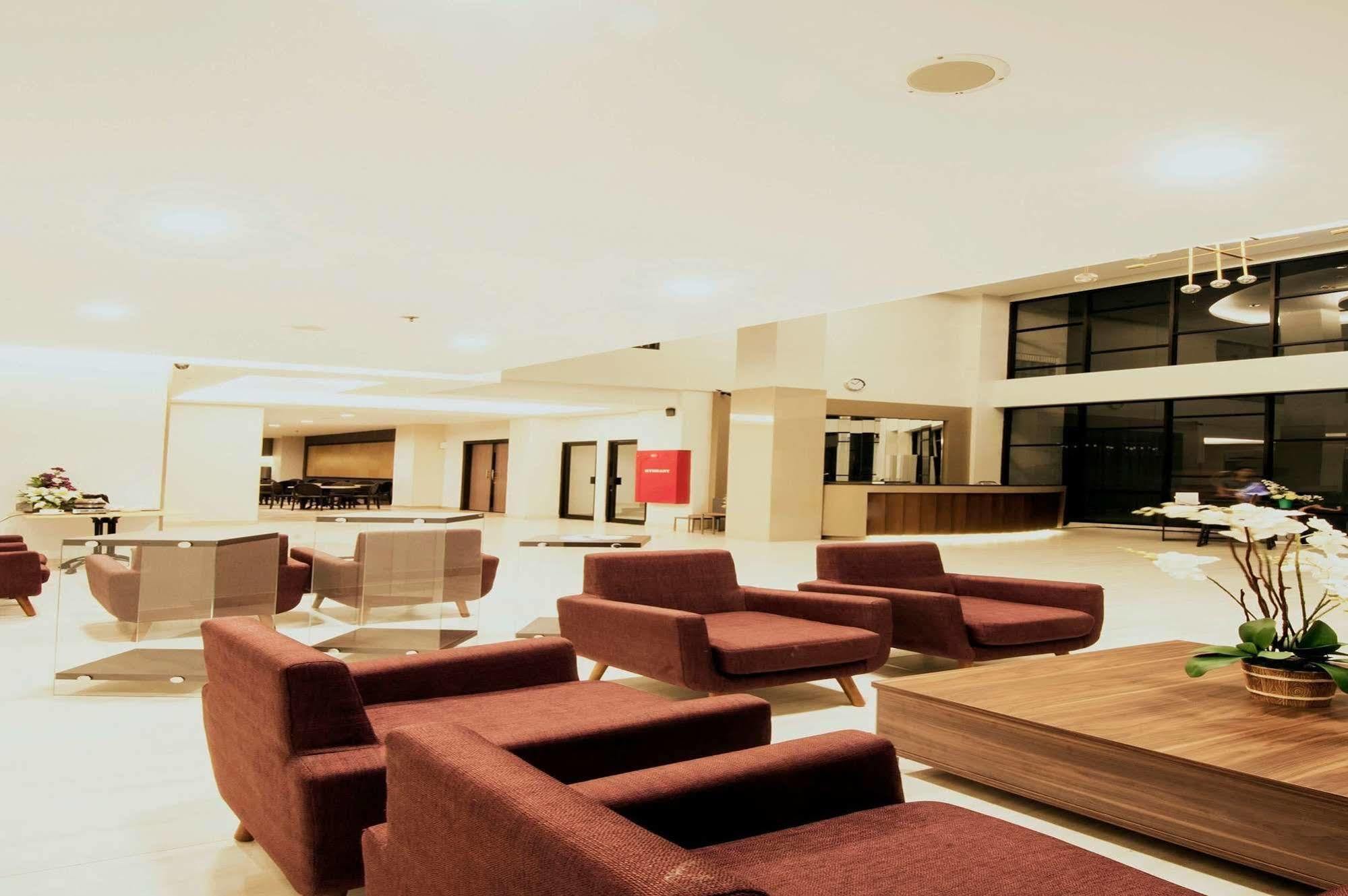 Genio Hotel Manado Esterno foto