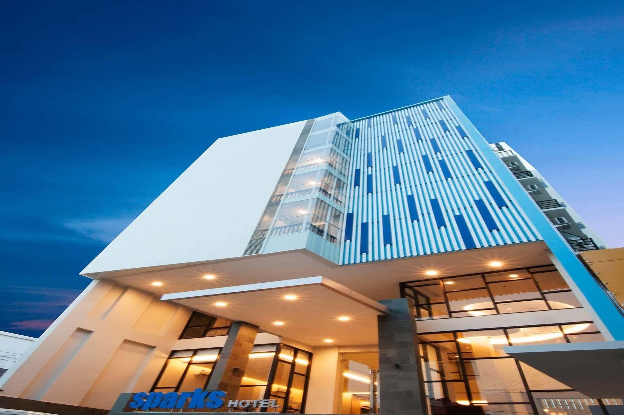 Genio Hotel Manado Esterno foto