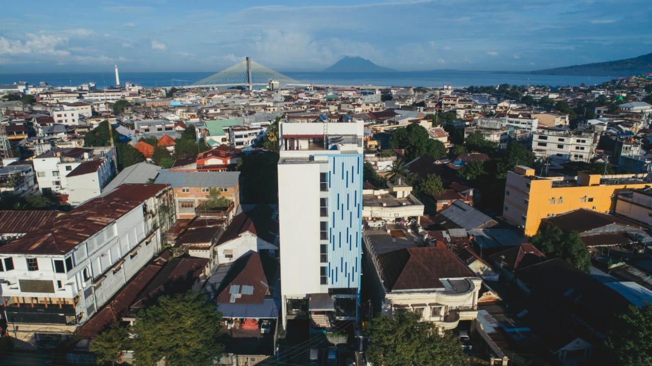 Genio Hotel Manado Esterno foto